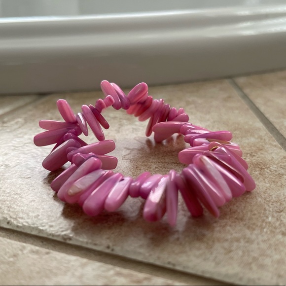 Kinsley Armelle Shell Bracelet-Size Small - Picture 5 of 5